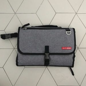 SKIP HOP Pronto Changing Station & Diaper Clutch